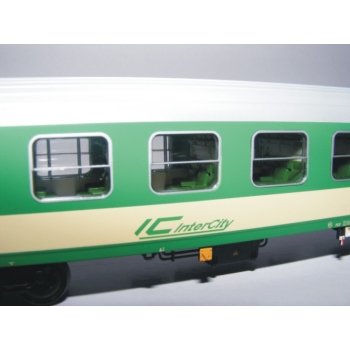 Zestaw trzech wagonów pociągu Intercity 